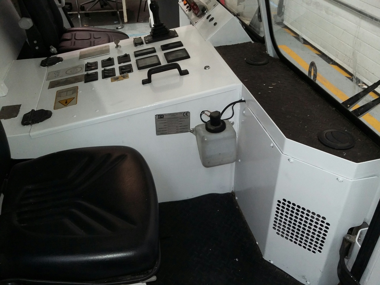 Pushback Tractor TLD TMX400-30 - Tracteur d'avions: photos 5 Pushback Tractor TLD TMX400-30 - Tracteur d'avions: photos 5