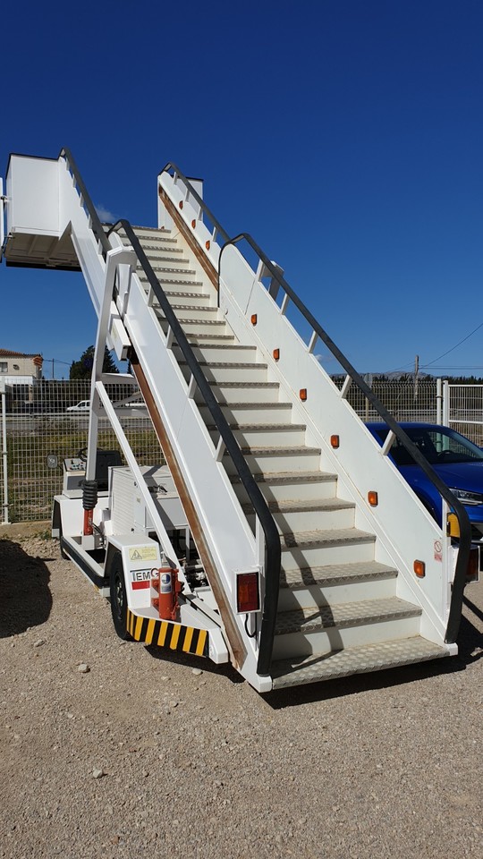TEMG Pax Stairs TG2244 - Escalier d'embarquement: photos 4 TEMG Pax Stairs TG2244 - Escalier d'embarquement: photos 4