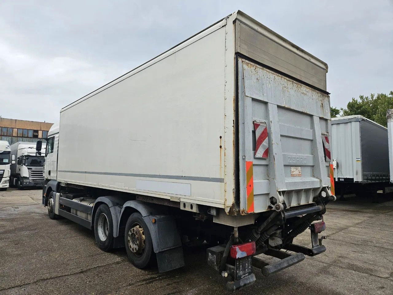 MAN TGA 26.400 BDF Tail Lift Euro5, New Smart2 Tacho - Camion porte-conteneur/ Caisse mobile: photos 4 MAN TGA 26.400 BDF Tail Lift Euro5, New Smart2 Tacho - Camion porte-conteneur/ Caisse mobile: photos 4