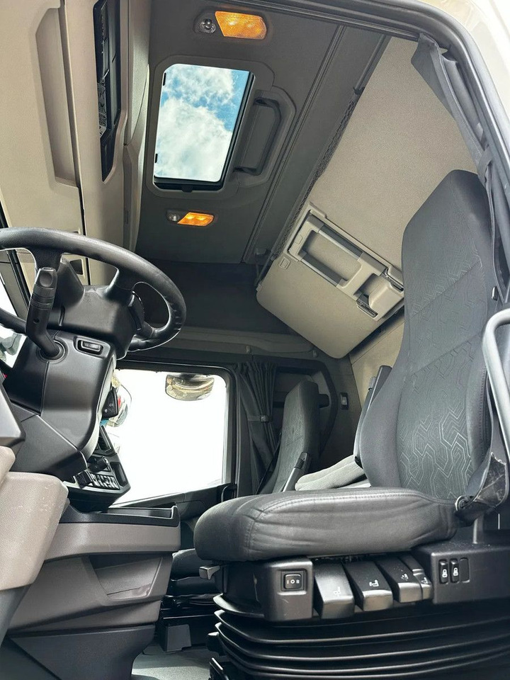 Scania S450 Standard, Full Spoiler, StandKlima, Retarde - Tracteur routier: photos 5 Scania S450 Standard, Full Spoiler, StandKlima, Retarde - Tracteur routier: photos 5