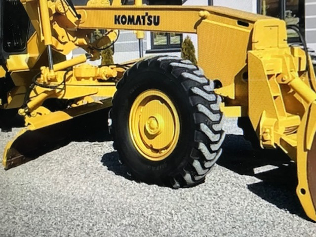 Komatsu GD530A mit 5-Zahn Heckaufreißer - Niveleuse: photos 2 Komatsu GD530A mit 5-Zahn Heckaufreißer - Niveleuse: photos 2