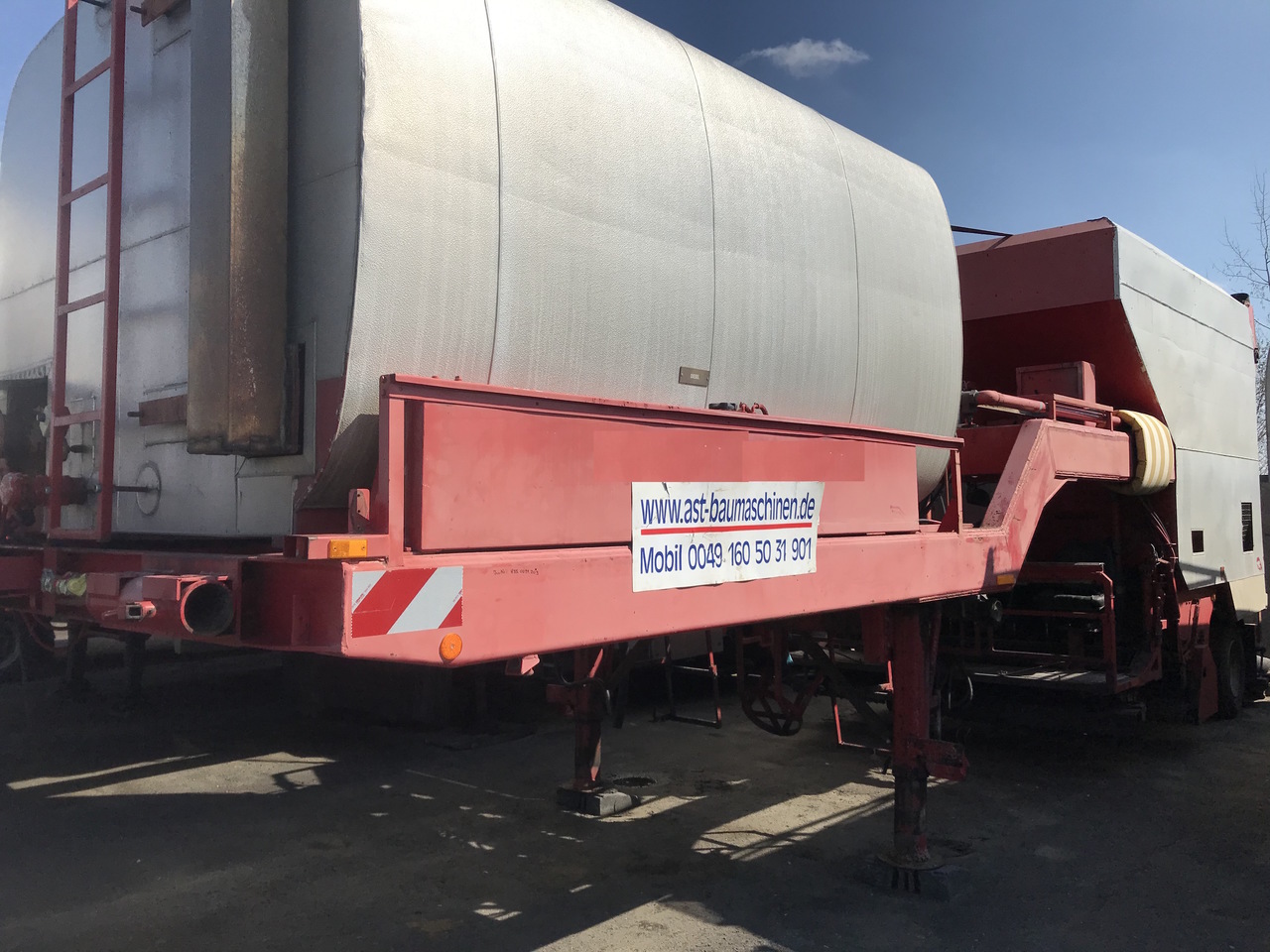 Schaefer KRZS 1000 Asphalt - Bitumen Reparaturzug mit Splittstreuer und Anpresswalzen - Travaux routiers: photos 1 Schaefer KRZS 1000 Asphalt - Bitumen Reparaturzug mit Splittstreuer und Anpresswalzen - Travaux routiers: photos 1