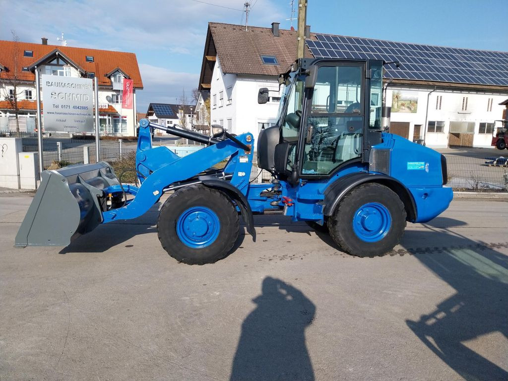 CAT 907H - Chargeuse sur pneus: photos 1 CAT 907H - Chargeuse sur pneus: photos 1