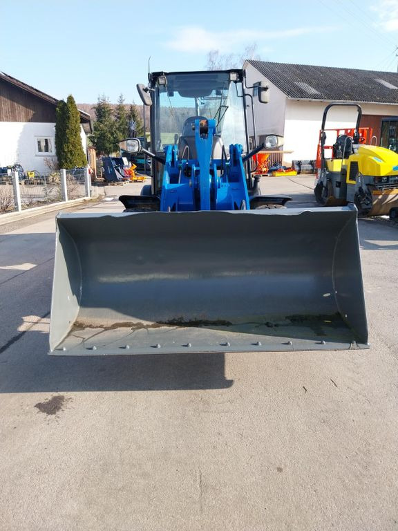 CAT 907H - Chargeuse sur pneus: photos 2 CAT 907H - Chargeuse sur pneus: photos 2