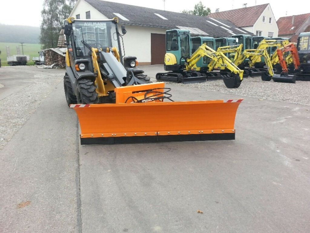 Kramer Schneeschild 2,6m 750, 5075, 850, 950, 1150 - Lame à neige pour Véhicule de voirie/ Spécial: photos 1 Kramer Schneeschild 2,6m 750, 5075, 850, 950, 1150 - Lame à neige pour Véhicule de voirie/ Spécial: photos 1