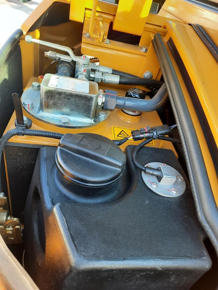 Neuen XCMG XE35E Komatsu Minibagger 4,2 to MS 03 - Mini pelle: photos 5 Neuen XCMG XE35E Komatsu Minibagger 4,2 to MS 03 - Mini pelle: photos 5