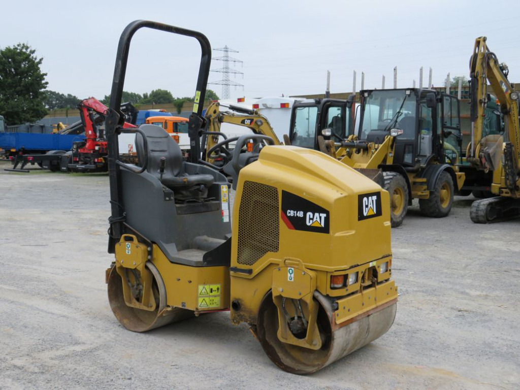CATERPILLAR Tandem-Vibrationswalze CB14 B Baumaschine - Compacteur: photos 2 CATERPILLAR Tandem-Vibrationswalze CB14 B Baumaschine - Compacteur: photos 2