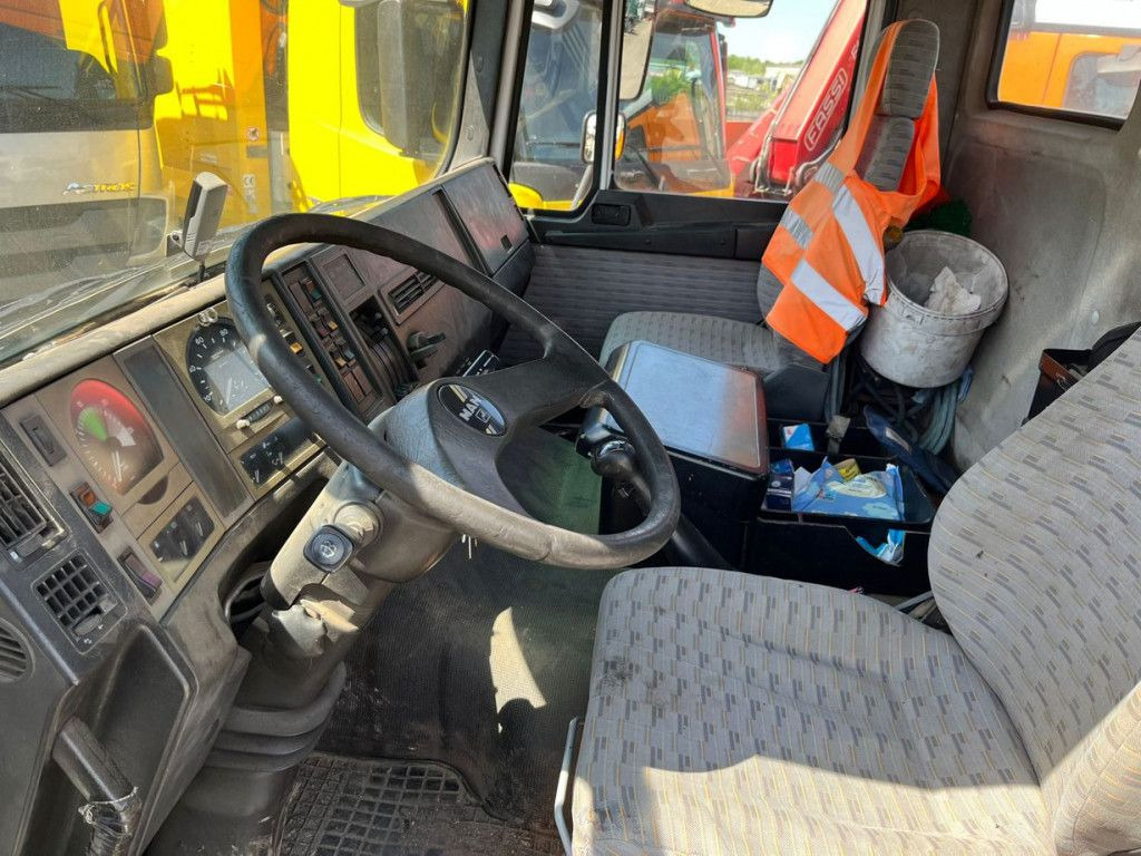 MAN F2000 27.342 6x4 Abrollkipper mit Kran - Camion ampliroll, Camion grue: photos 5 MAN F2000 27.342 6x4 Abrollkipper mit Kran - Camion ampliroll, Camion grue: photos 5