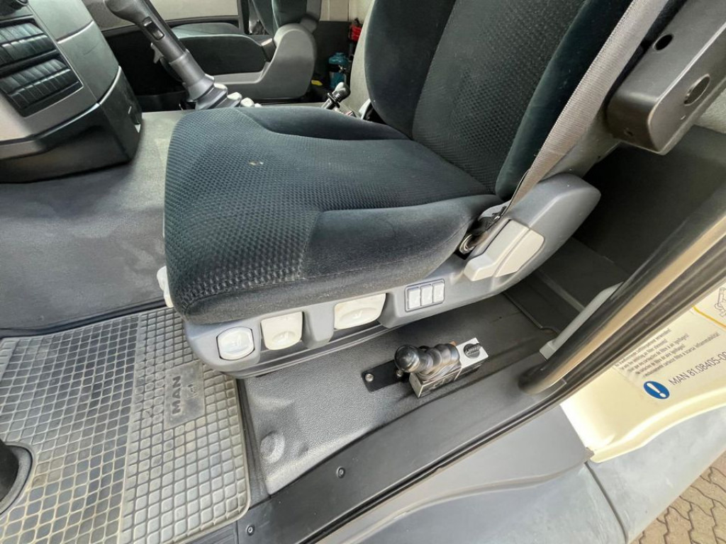 MAN TG-S 26.440 6x4 BB 3-Achs Kipper Schalter - Camion benne: photos 3 MAN TG-S 26.440 6x4 BB 3-Achs Kipper Schalter - Camion benne: photos 3