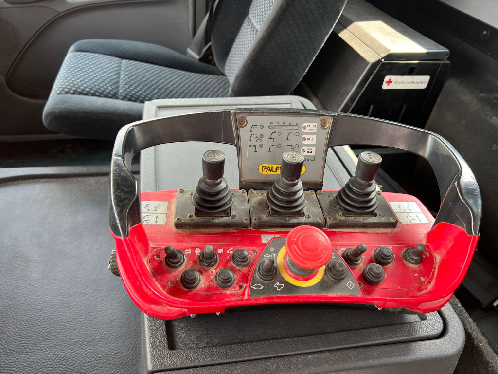 MERCEDES-BENZ Actros 1841 K 2-Achs Kipper Kran Funk 2xhydr+Greifer - Camion benne, Camion grue: photos 4 MERCEDES-BENZ Actros 1841 K 2-Achs Kipper Kran Funk 2xhydr+Greifer - Camion benne, Camion grue: photos 4