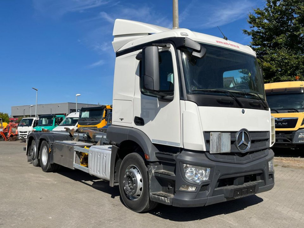 Crédit-bail de MERCEDES-BENZ Actros 2543 L 6x2 Abrollkipper MeillerLenk Lift MERCEDES-BENZ Actros 2543 L 6x2 Abrollkipper MeillerLenk Lift: photos 8 Crédit-bail de MERCEDES-BENZ Actros 2543 L 6x2 Abrollkipper MeillerLenk Lift MERCEDES-BENZ Actros 2543 L 6x2 Abrollkipper MeillerLenk Lift: photos 8