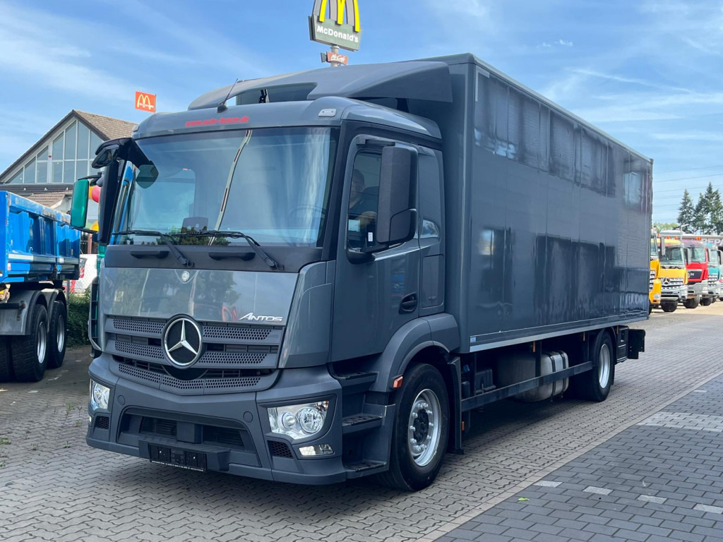 MERCEDES-BENZ Antos 1830 L nR 4x2 Standardkoffer LBW LBW 2to+Funk - Camion fourgon: photos 1 MERCEDES-BENZ Antos 1830 L nR 4x2 Standardkoffer LBW LBW 2to+Funk - Camion fourgon: photos 1