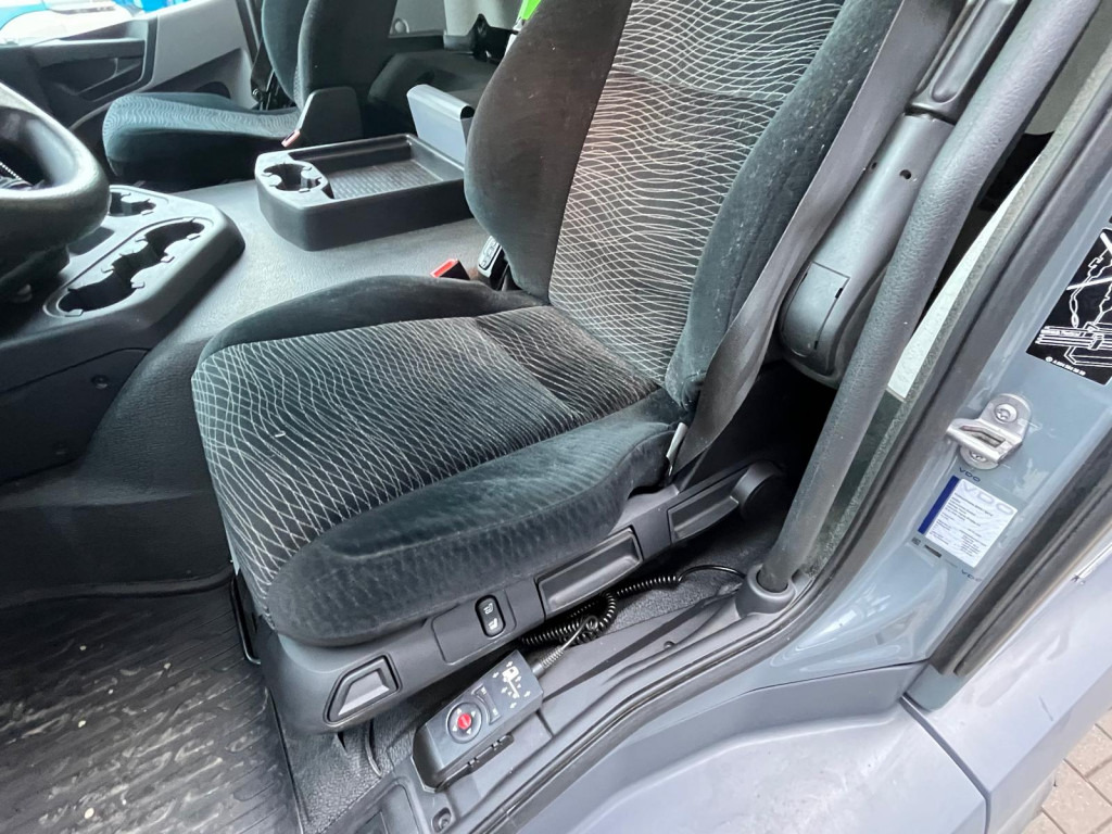 MERCEDES-BENZ Antos 1830 L nR 4x2 Standardkoffer LBW LBW 2to+Funk - Camion fourgon: photos 5 MERCEDES-BENZ Antos 1830 L nR 4x2 Standardkoffer LBW LBW 2to+Funk - Camion fourgon: photos 5