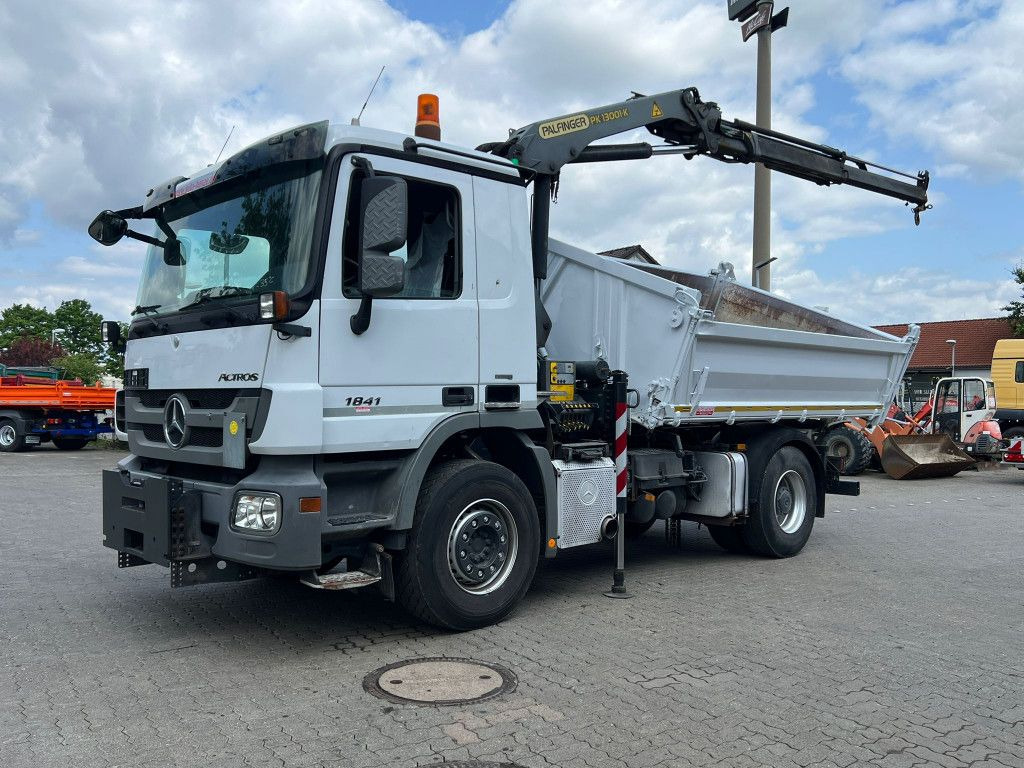 Mercedes-Benz Actros 1841 K 2-Achs Kipper Kran Funk/2xhydr+Gre Mercedes-Benz Actros 1841 K 2-Achs Kipper Kran Funk/2xhydr+Gre - Camion benne, Camion grue: photos 1 Mercedes-Benz Actros 1841 K 2-Achs Kipper Kran Funk/2xhydr+Gre Mercedes-Benz Actros 1841 K 2-Achs Kipper Kran Funk/2xhydr+Gre - Camion benne, Camion grue: photos 1