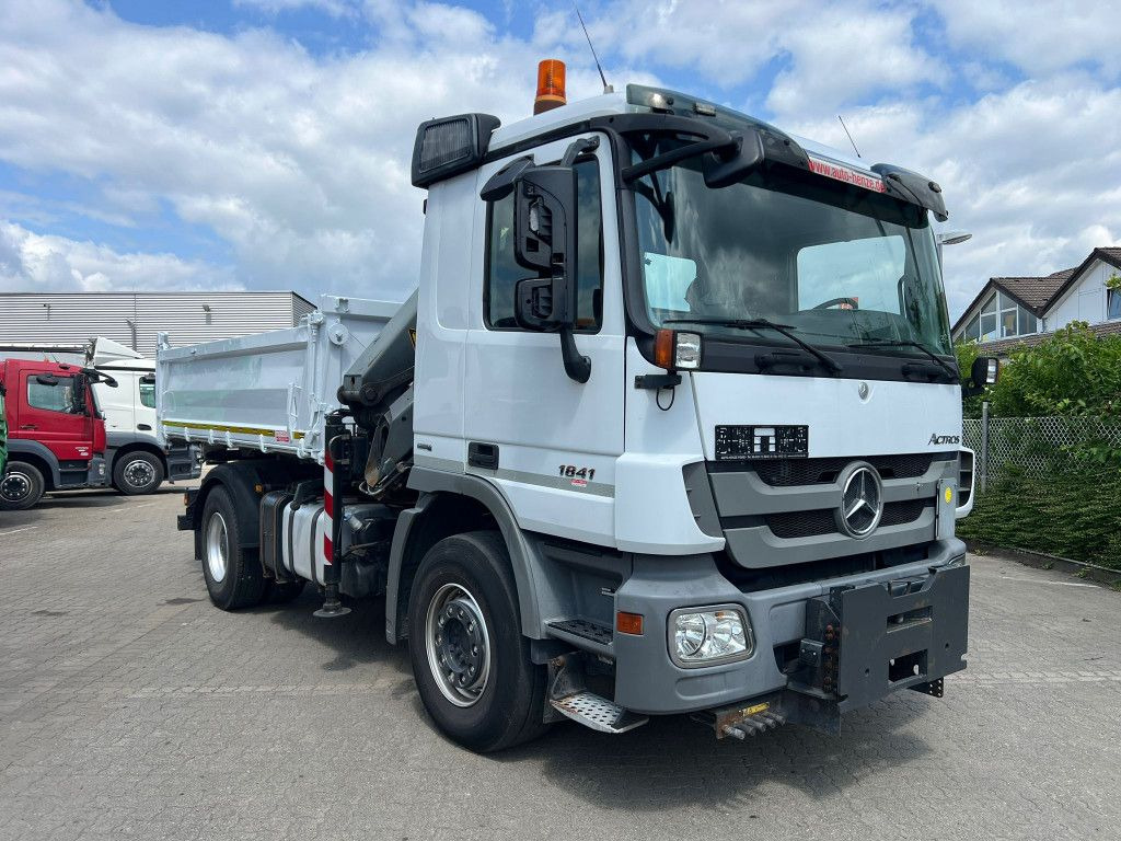 Mercedes-Benz Actros 1841 K 2-Achs Kipper Kran Funk/2xhydr+Gre Mercedes-Benz Actros 1841 K 2-Achs Kipper Kran Funk/2xhydr+Gre - Camion benne, Camion grue: photos 2 Mercedes-Benz Actros 1841 K 2-Achs Kipper Kran Funk/2xhydr+Gre Mercedes-Benz Actros 1841 K 2-Achs Kipper Kran Funk/2xhydr+Gre - Camion benne, Camion grue: photos 2