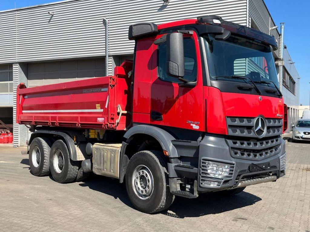 Mercedes-Benz Arocs 2648 6x4 3-Achs Kipper Bordmatik - Camion benne: photos 2 Mercedes-Benz Arocs 2648 6x4 3-Achs Kipper Bordmatik - Camion benne: photos 2