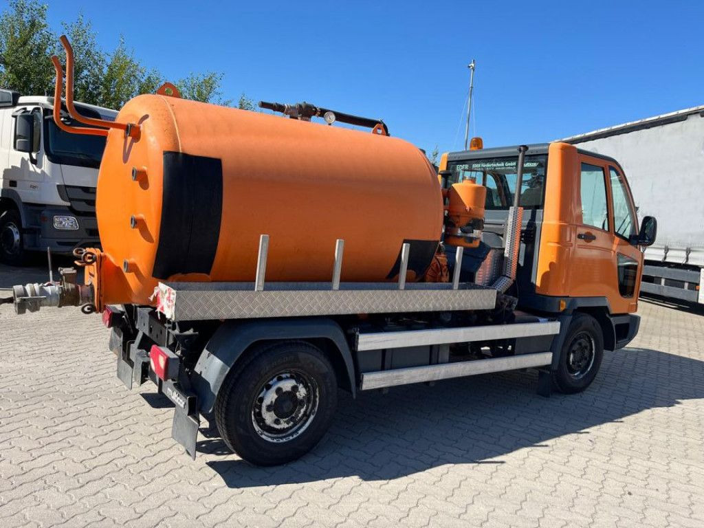 Multicar FUMO M30 Saug + Spülwagen - Camion hydrocureur: photos 4 Multicar FUMO M30 Saug + Spülwagen - Camion hydrocureur: photos 4