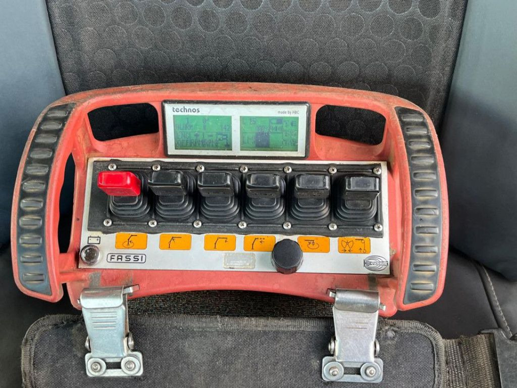 Camion plateau, Camion grue Volvo FM 330 4x4 Pritsche Kran Singelreifen Funkfernbe: photos 9