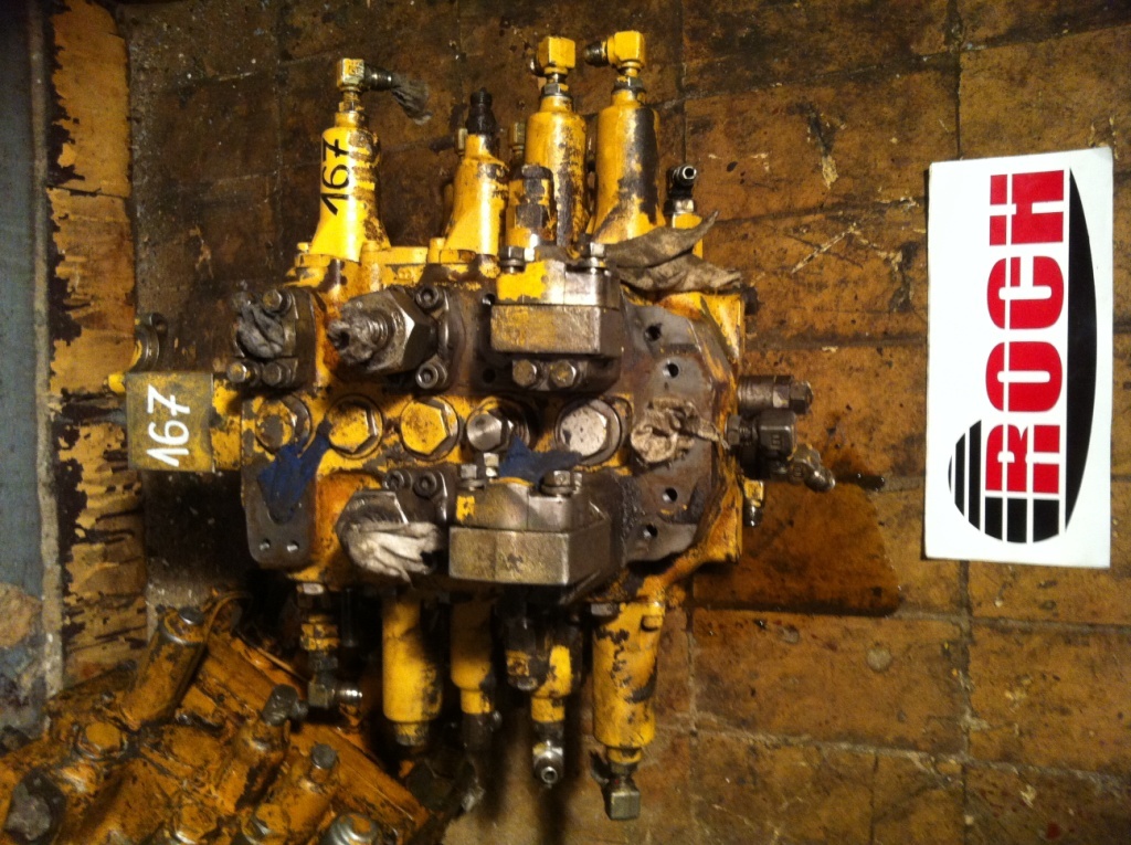 KOMATSU BSN3668 709-75 91143-B - 9 SEKCYJNY - Valve hydraulique pour Engins de chantier: photos 1 KOMATSU BSN3668 709-75 91143-B - 9 SEKCYJNY - Valve hydraulique pour Engins de chantier: photos 1