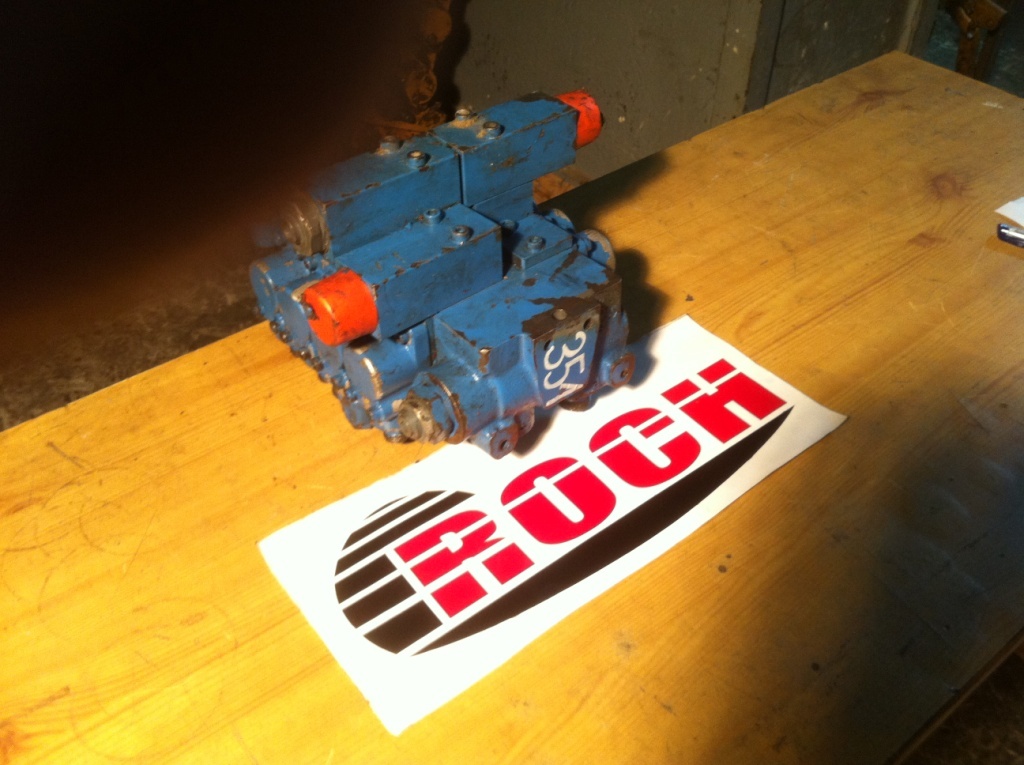 REXROTH SIGMA 480062 00 - 4 SEKCYJNY - Valve hydraulique pour Engins de chantier: photos 1 REXROTH SIGMA 480062 00 - 4 SEKCYJNY - Valve hydraulique pour Engins de chantier: photos 1