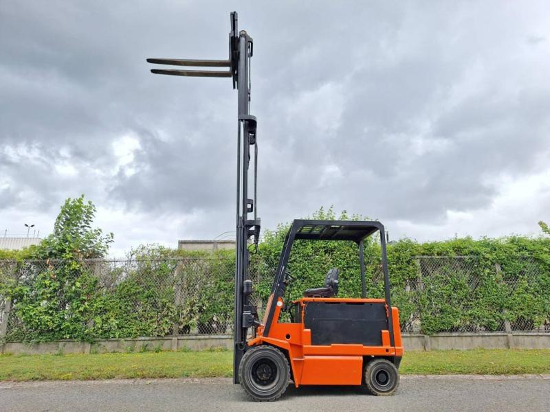 Chariot élévateur électrique Carer R45N5: photos 7 Chariot élévateur électrique Carer R45N5: photos 7