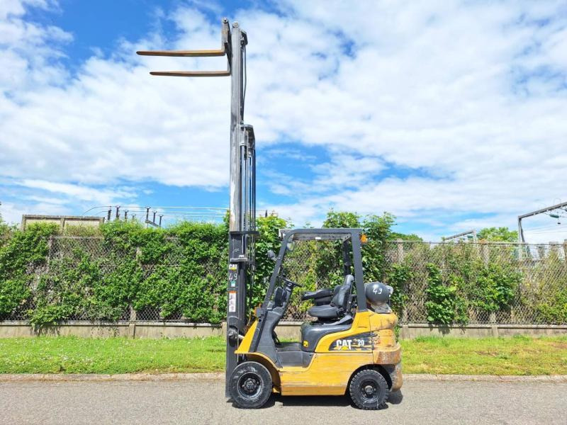 Caterpillar GP20CN - Chariot élévateur à gaz: photos 5 Caterpillar GP20CN - Chariot élévateur à gaz: photos 5