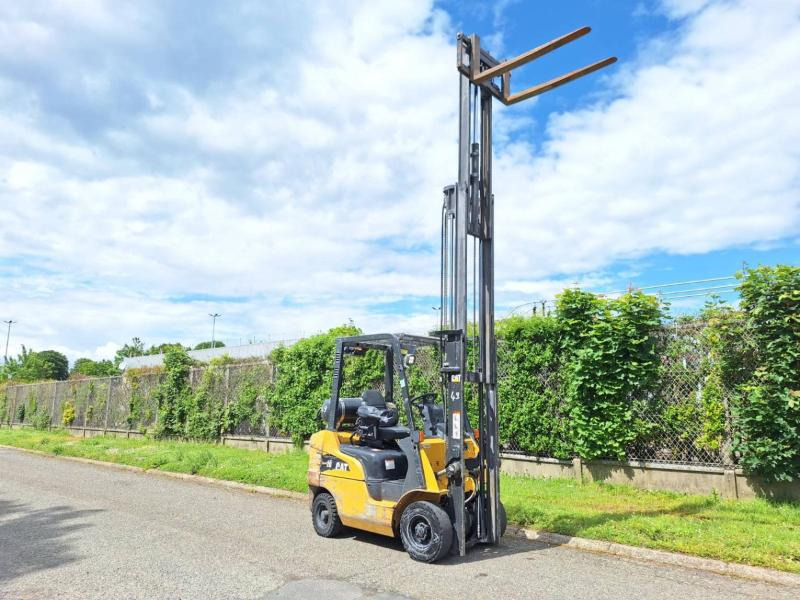 Caterpillar GP20CN - Chariot élévateur à gaz: photos 4 Caterpillar GP20CN - Chariot élévateur à gaz: photos 4