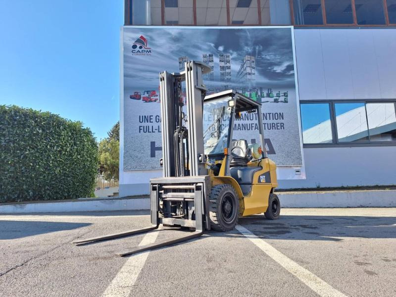 Caterpillar GP25NT - Chariot élévateur à gaz: photos 1 Caterpillar GP25NT - Chariot élévateur à gaz: photos 1