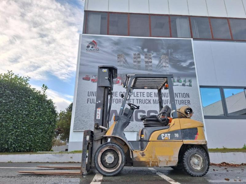 Caterpillar GP30NT - Chariot élévateur à gaz: photos 3 Caterpillar GP30NT - Chariot élévateur à gaz: photos 3