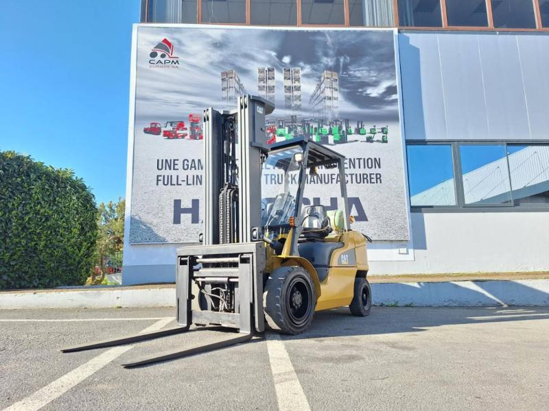 Caterpillar GP30NTD - Chariot élévateur à gaz: photos 1 Caterpillar GP30NTD - Chariot élévateur à gaz: photos 1