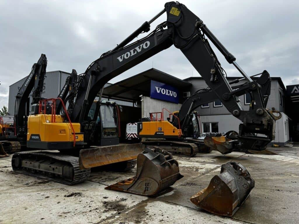 Volvo ECR235EL - Pelle sur chenille: photos 1 Volvo ECR235EL - Pelle sur chenille: photos 1