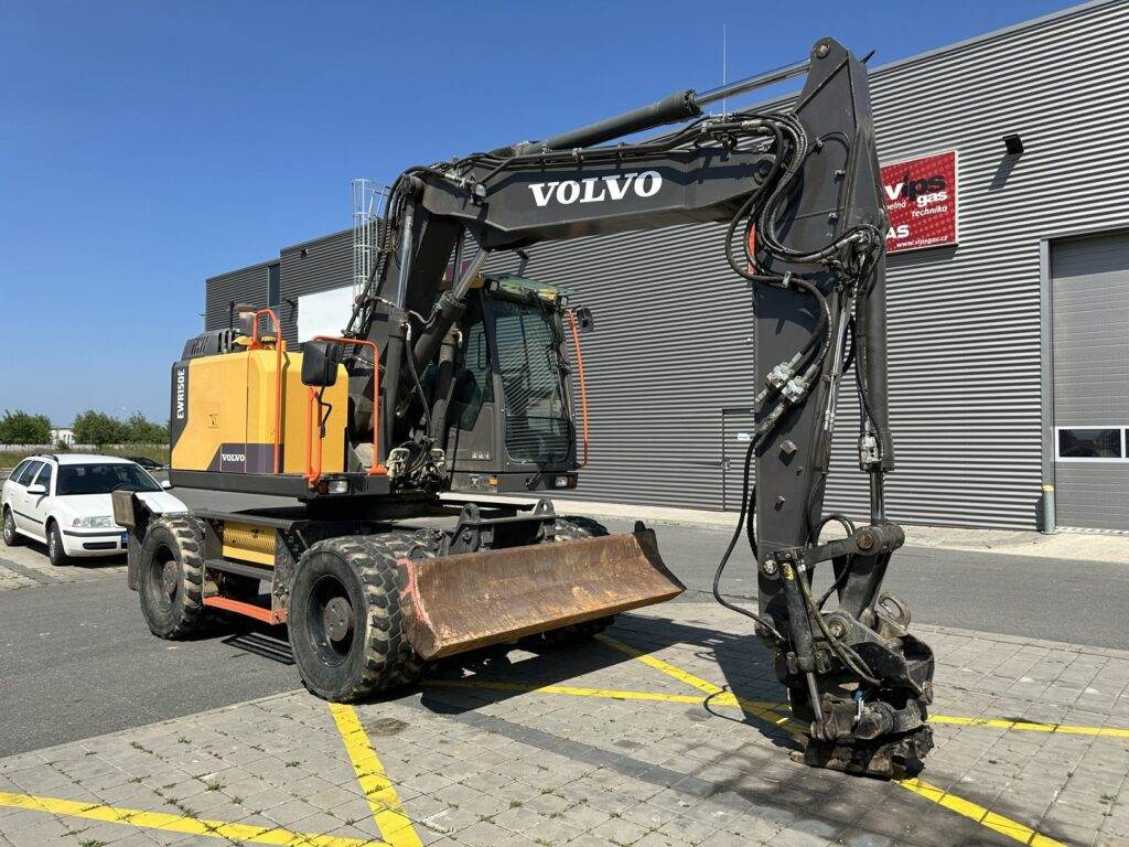 Volvo EWR150E - Pelle sur pneus: photos 1 Volvo EWR150E - Pelle sur pneus: photos 1