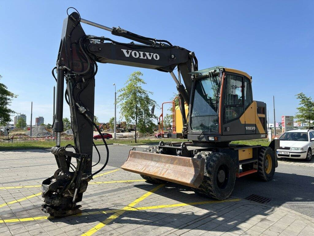 Volvo EWR150E - Pelle sur pneus: photos 4 Volvo EWR150E - Pelle sur pneus: photos 4