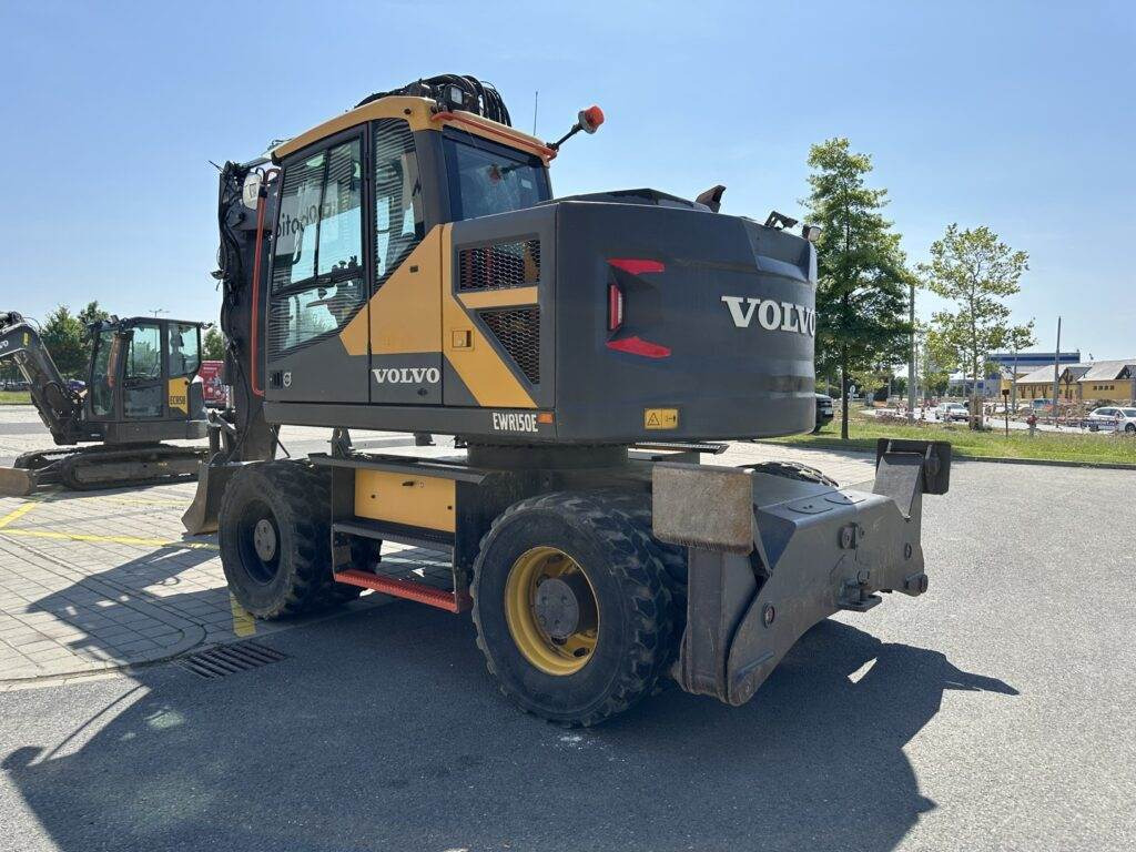 Volvo EWR150E - Pelle sur pneus: photos 2 Volvo EWR150E - Pelle sur pneus: photos 2
