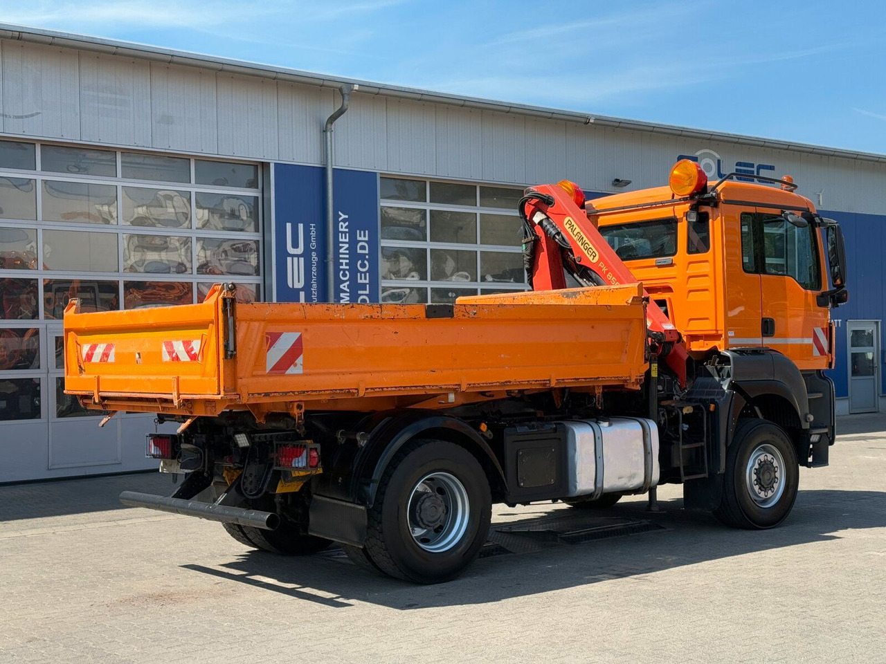 MAN TGA 18.360 4x4 Kipper Kran PALFINGER Winterd. - Camion grue: photos 3 MAN TGA 18.360 4x4 Kipper Kran PALFINGER Winterd. - Camion grue: photos 3