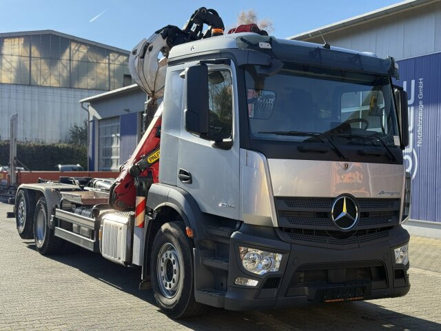 Mercedes-Benz ACTROS 2546 6x2 Abrollkip Kran Palfinger Q150Z95 - Camion ampliroll, Camion grue: photos 1 Mercedes-Benz ACTROS 2546 6x2 Abrollkip Kran Palfinger Q150Z95 - Camion ampliroll, Camion grue: photos 1