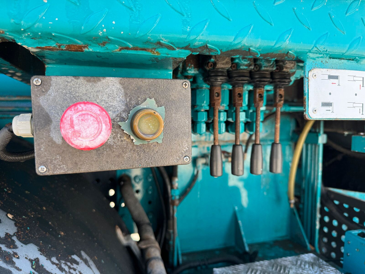 Crédit-bail de  Mercedes-Benz AROCS 2844 6x4 Euro 6 Betonpumpe SERMAC 5Z33 Mercedes-Benz AROCS 2844 6x4 Euro 6 Betonpumpe SERMAC 5Z33: photos 9
