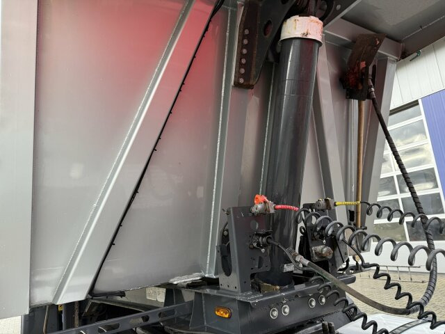 Müller Andernach Kippauflieg 3 Achs elekt. Plane - Semi-remorque benne: photos 3 Müller Andernach Kippauflieg 3 Achs elekt. Plane - Semi-remorque benne: photos 3