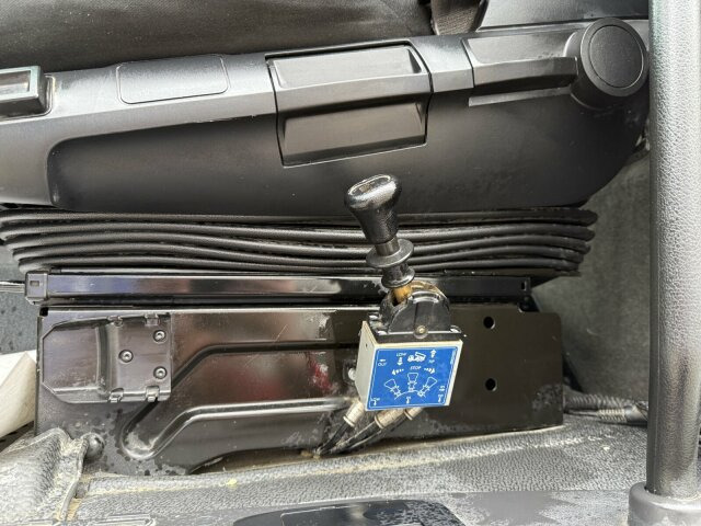 Mercedes-Benz Actros 1843 Sattelzugmaschine 4x2 Kipph. - Tracteur routier: photos 5 Mercedes-Benz Actros 1843 Sattelzugmaschine 4x2 Kipph. - Tracteur routier: photos 5