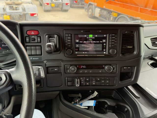 Scania G450 XT 4x4 Euro 6 SZM Kipphydraulik Blatt/ Luft - Tracteur routier: photos 3 Scania G450 XT 4x4 Euro 6 SZM Kipphydraulik Blatt/ Luft - Tracteur routier: photos 3