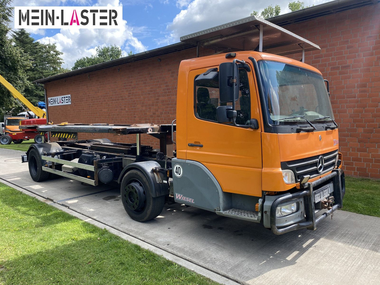 Mercedes-Benz Kamag Wiesel Umsetzter Sattelplatte - Camion porte-conteneur/ Caisse mobile: photos 1 Mercedes-Benz Kamag Wiesel Umsetzter Sattelplatte - Camion porte-conteneur/ Caisse mobile: photos 1