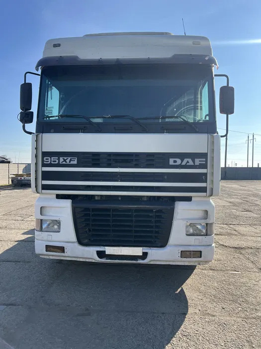 DAF XF 95.430 - Tracteur routier: photos 3 DAF XF 95.430 - Tracteur routier: photos 3