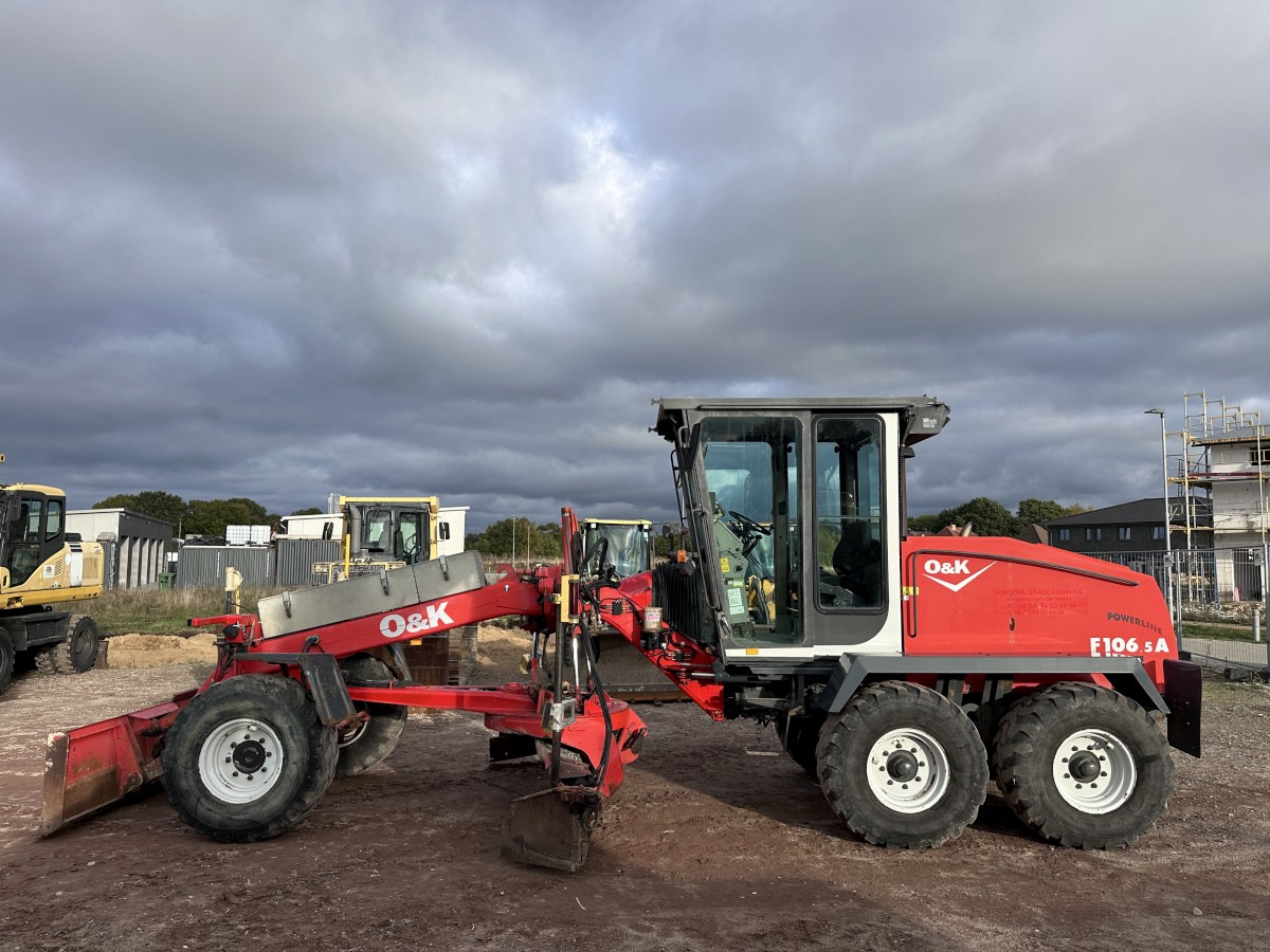 O&K F 106.5 - 6x6 Laser Topcon- Klima Cummins 6 Zyl. - Niveleuse: photos 1 O&K F 106.5 - 6x6 Laser Topcon- Klima Cummins 6 Zyl. - Niveleuse: photos 1