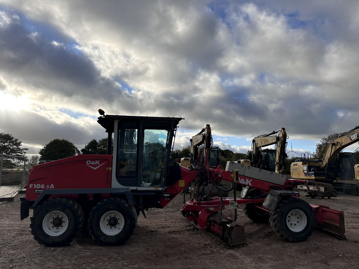 O&K F 106.5 - 6x6 Laser Topcon- Klima Cummins 6 Zyl. - Niveleuse: photos 2 O&K F 106.5 - 6x6 Laser Topcon- Klima Cummins 6 Zyl. - Niveleuse: photos 2