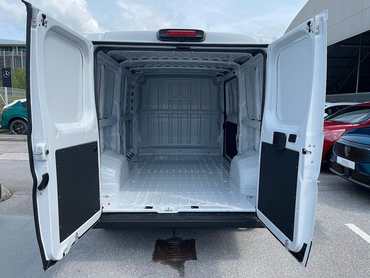 Fiat Ducato 30L L2H1-120-Klima;Temp;P.Sens;DAB+;2025 - Fourgonnette: photos 5 Fiat Ducato 30L L2H1-120-Klima;Temp;P.Sens;DAB+;2025 - Fourgonnette: photos 5