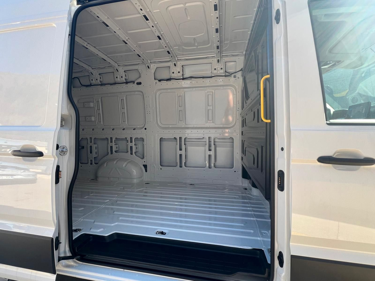 Volkswagen Crafter Kasten 35 L3H3 140 Kamera-Temp-Lager - Fourgon utilitaire: photos 4 Volkswagen Crafter Kasten 35 L3H3 140 Kamera-Temp-Lager - Fourgon utilitaire: photos 4