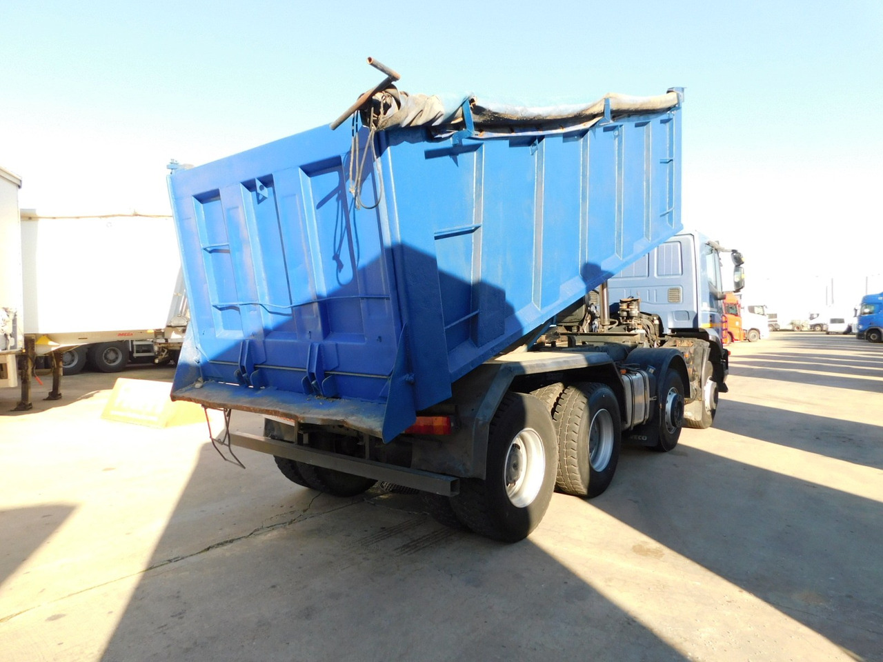 Iveco Trakker ad410t45 - Camion benne: photos 3 Iveco Trakker ad410t45 - Camion benne: photos 3