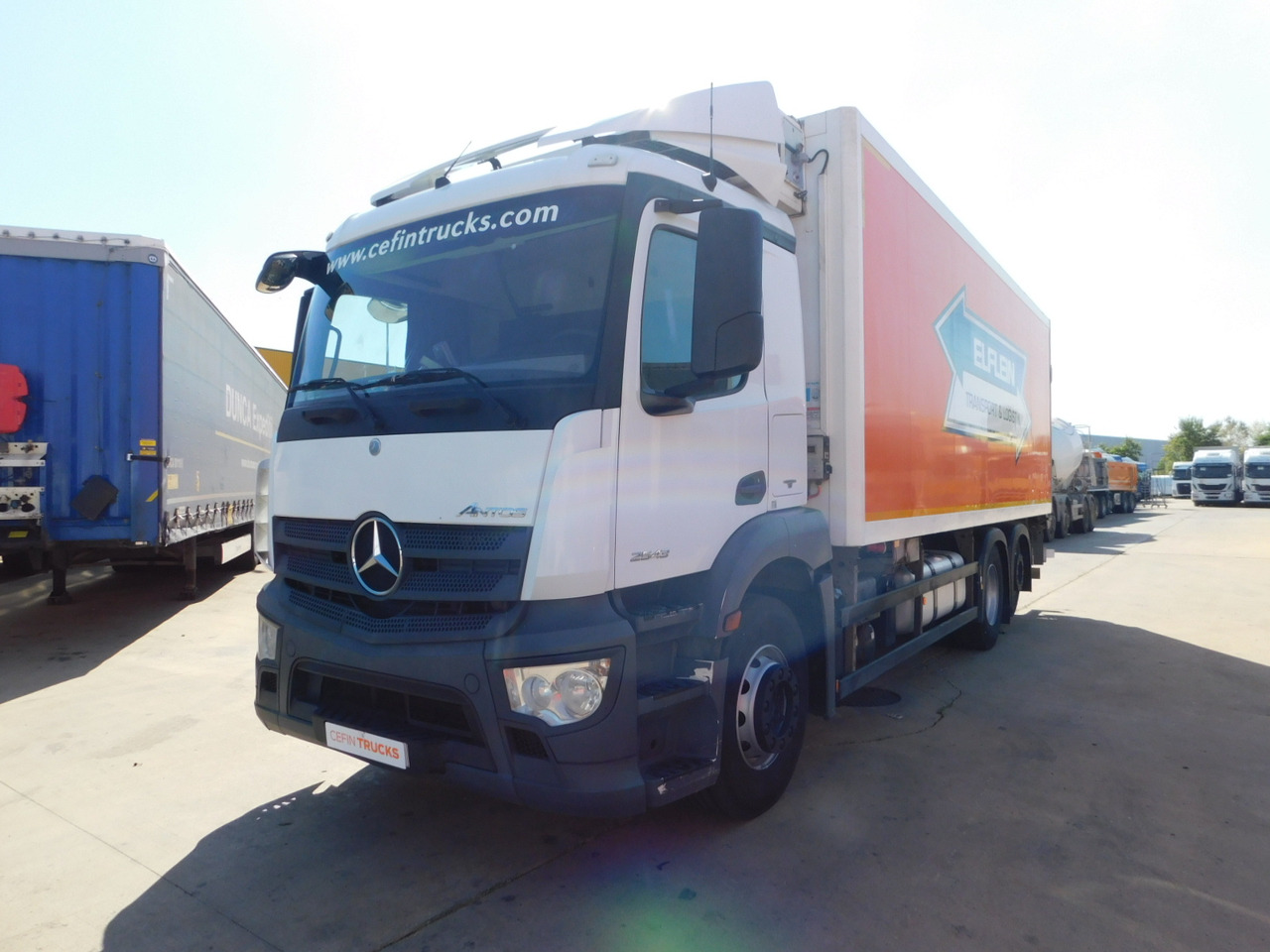 Mercedes Antos - Camion frigorifique: photos 1 Mercedes Antos - Camion frigorifique: photos 1