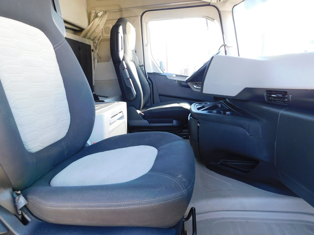 Ford F max 4x2 scab e6 12s2620 - Tracteur routier: photos 5 Ford F max 4x2 scab e6 12s2620 - Tracteur routier: photos 5