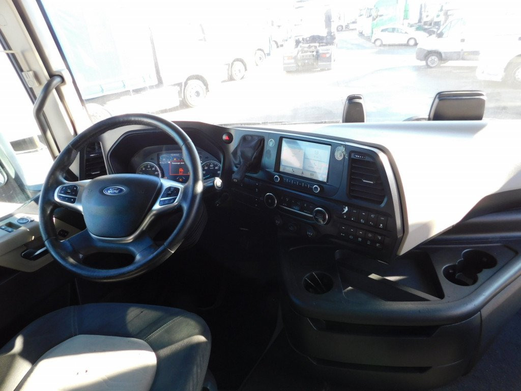 Photo d'intérieur 1: Tracteur routier Ford F max 4x2 scab e6 12s2620
